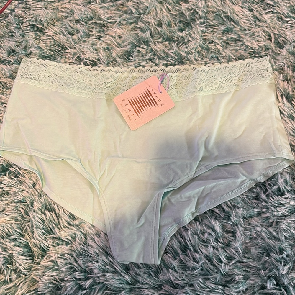 Fenty - Picture 6 of 9